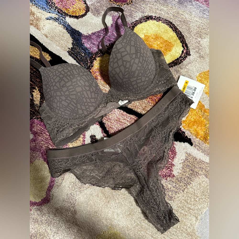 Calvin Klein Perfectly Fit Push Up Bra with Lace 32B and Thong S
